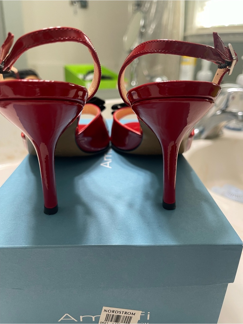 Amalfi Red Patent Slingback Sandals with Black Bow Size 7.5 W - Picture 4 of 7
